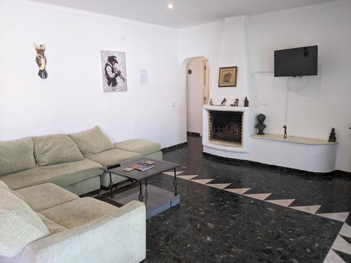 Dolphin House Hostel Faro Bagian luar foto