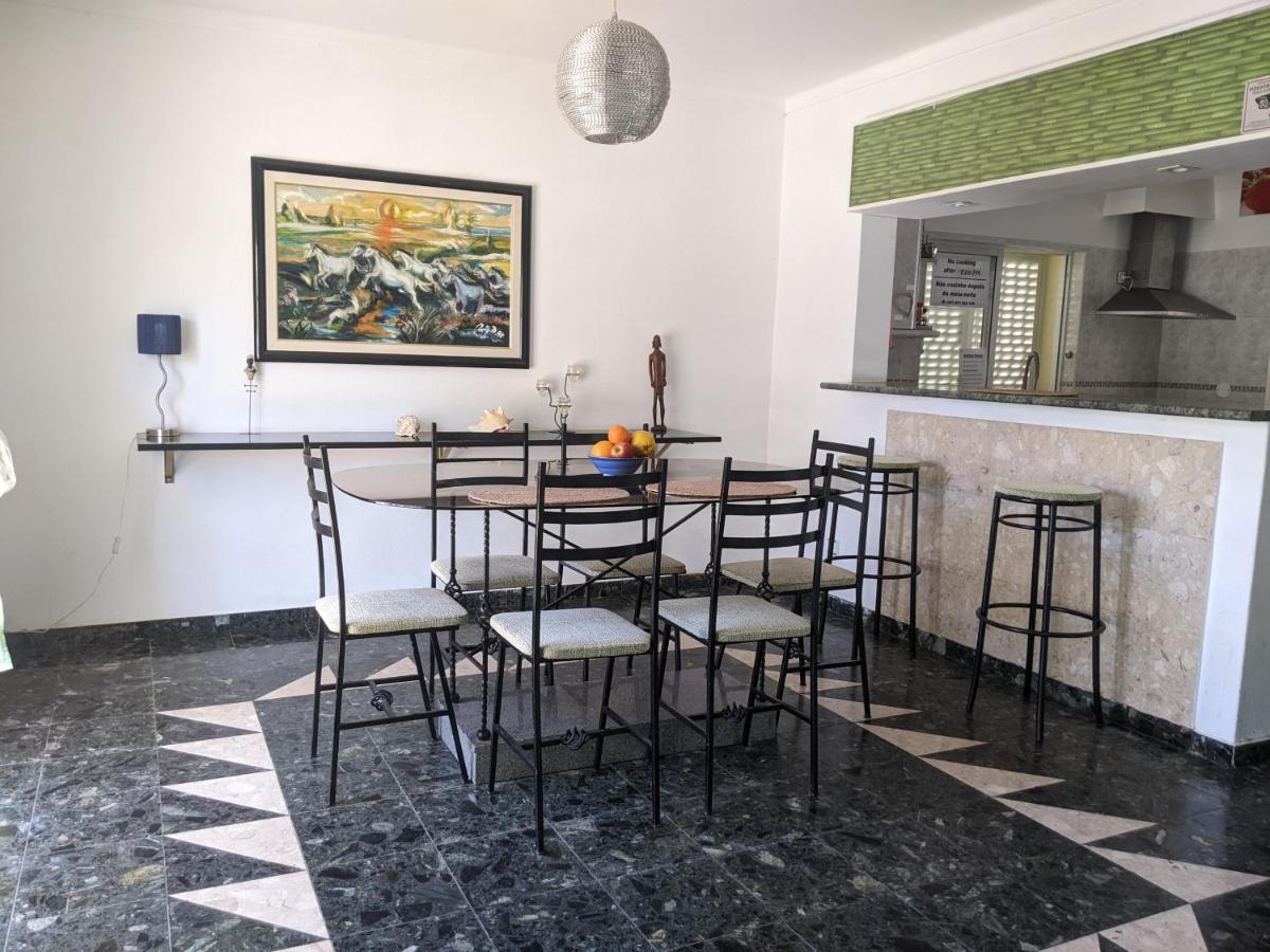 Dolphin House Hostel Faro Bagian luar foto