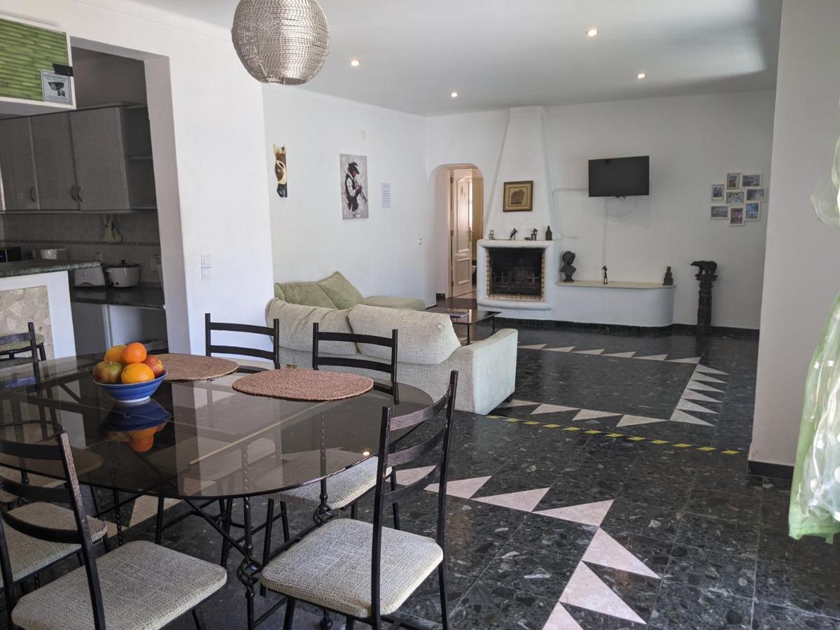 Dolphin House Hostel Faro Bagian luar foto