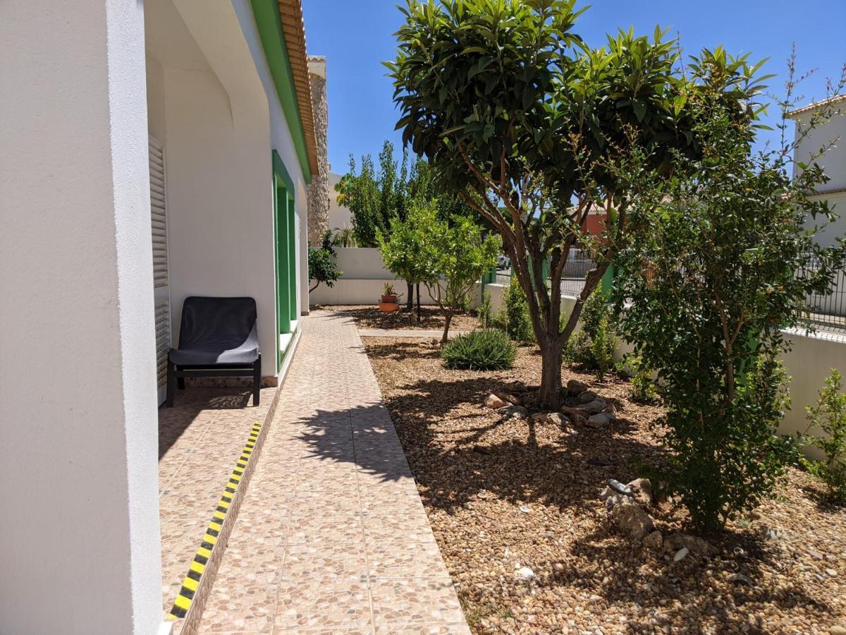 Dolphin House Hostel Faro Bagian luar foto