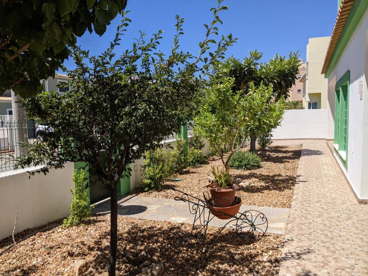Dolphin House Hostel Faro Bagian luar foto