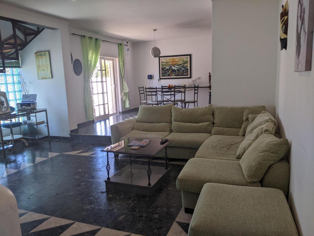 Dolphin House Hostel Faro Bagian luar foto