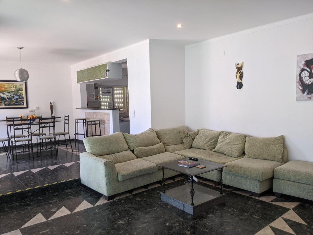 Dolphin House Hostel Faro Bagian luar foto