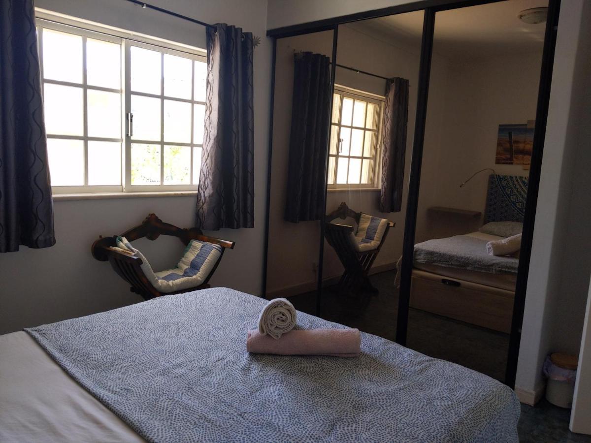 Dolphin House Hostel Faro Bagian luar foto